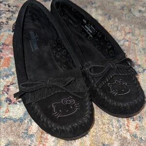 Minnetonka Black Hello Kitty Moccasins